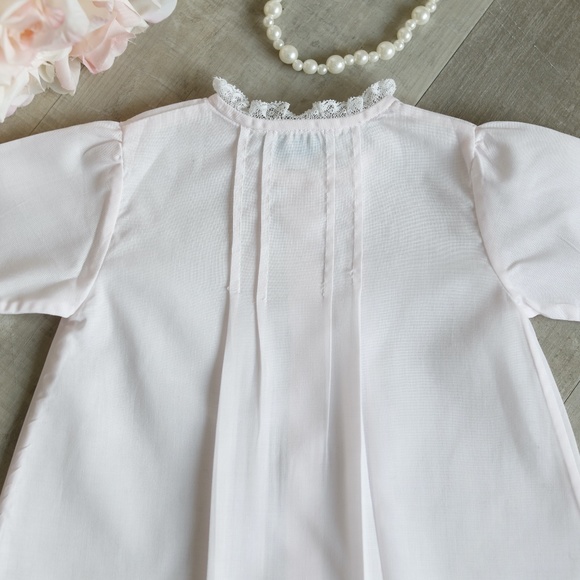 Feltman Brothers Pink Embroidered Folded Daygown Newborn NWT Lace Pin Tucks - Picture 5 of 5